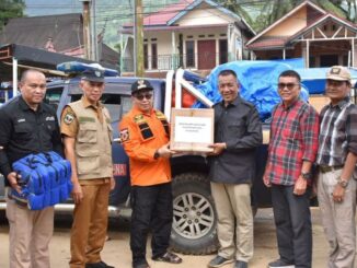 Pemko Payakumbuh memberikan bantuan untuk korban bencana banjir di Pessel.