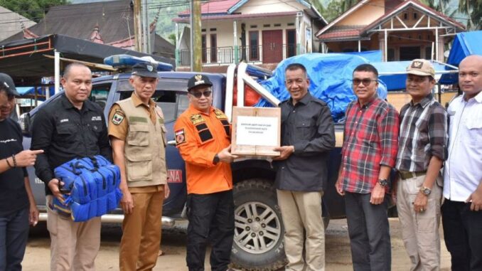 Pemko Payakumbuh memberikan bantuan untuk korban bencana banjir di Pessel.