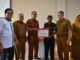 Penyerahan bantuan dari Baznas untuk 62 tenaga pendidik dan tenaga kependidikan non ASN.