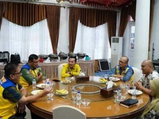 Bupati Tanah Datar Eka Putra, didampingi Kepala Dinas PUPR Ten Feri, Kepala Bappeda Litbang Adriyanti Rustam.