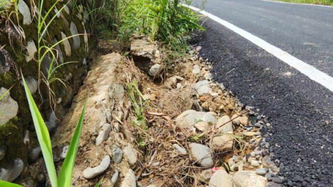 Jalan Tombang Padang - Silayang Mudik dilaporkan Lembaga Swadaya Masyarakat.