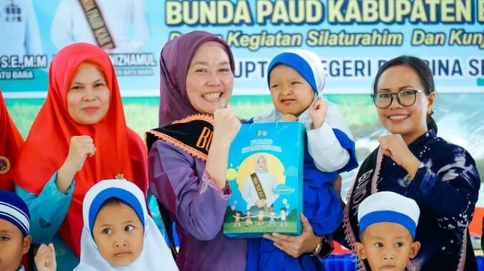 Kunjungan Bunda PAUD Kabupaten Batu Bara Raja Arena Sumela ke TK Negeri Pembina Sei Suka.