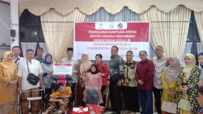 Penyerahan bantuan Atensi dari Kemensos RI.