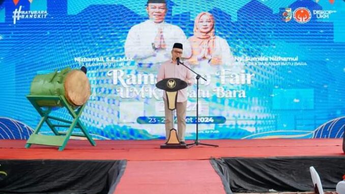 Pj Bupati Batu Bara saat membuka Ramadhan Fair Tahun 2024 yang digelar di Halaman Kantor Dinas Koperasi UMKM.