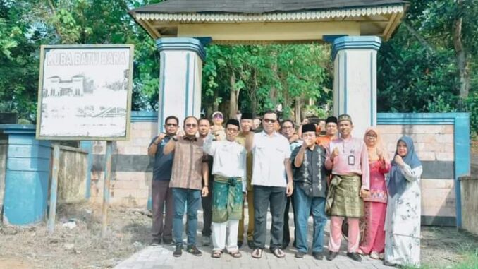 Pj Bupati Nizhamul mengunjungi Makam Kubah Batu Bara di Desa Kuala Gunung Kecamatan Datuk Lima Puluh.