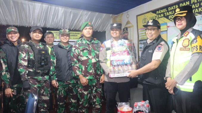 Pj. Wali Kota Payakumbuh bersama Forkopimda tinjau pos pengaman lebaran.