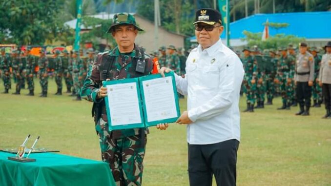 Upacara acara penutupan TMMD ke-119 Tahun 2024 di Lapangan Sepak Bola Simpang Gambus.