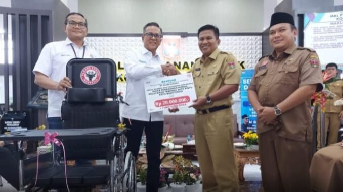 Wako terima bantuan CSR Sarpras Disabilitas untuk MPP Bukitinggi dari PT. Semen Padang.