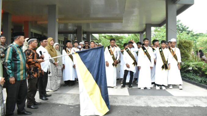 282 orang wisudawan/i yang tergabung dalam Pawai Ta'aruf Tahfidz Qur'an MTsN 2 Kota Payakumbuh diterima Wako.