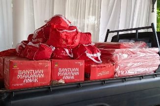 Bantuan untuk pengungsi terdampak banjir bandang dan galodo dari Pemkab Tanah Datar.