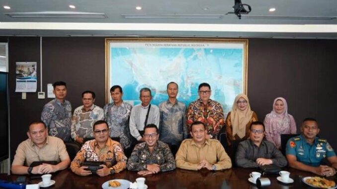 Bukti keseriusan Pemkab Tanah Datar menyelesaikan batas wilayah dengan Kabupaten Solok Bupati Eka Putra mendatangi Dirjen Bina Administrasi Kewilayahan Kemendagri.