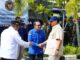 Bupati Eka Putra menyambut kedatangan Menham Prabowo Subianto.