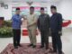Ketua DPRD Rony Mulyadi Dt.Bungsu menyerahkan pandangan umum fraksi-fraksi kepada Sekda Iqbal Ramadi Payama.