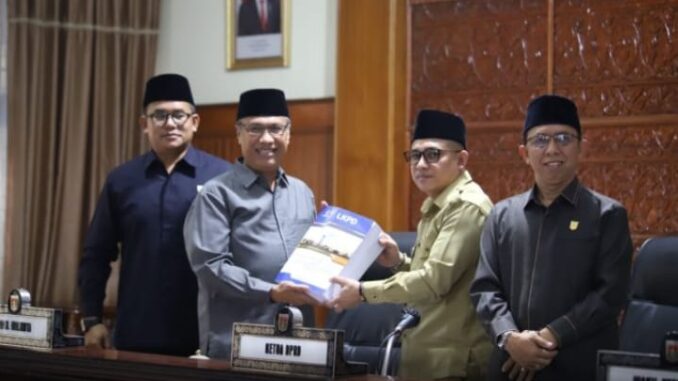 Wawako Bukittinggi Sampaikan Nota Ranperda Pertanggung – jawaban Pelaksanaan APBD 2023.