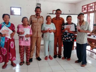Pemdes Goiso'oinan distribusikan BLT- DD kepada 40 KPM di Desa Goiso'oinan.