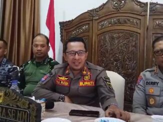 Pemkab Tanah Datar membentuk tim untuk ledakan batu-batu besar yang menghambat aliran sungai yang berhulu di Gunung Marapi.