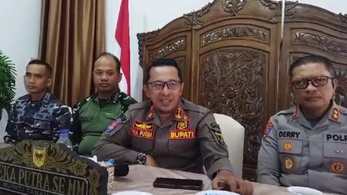Pemkab Tanah Datar membentuk tim untuk ledakan batu-batu besar yang menghambat aliran sungai yang berhulu di Gunung Marapi.