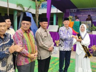 Perpisahan santri Pondok Pesantren Nurul Hidayah Simatorkis.