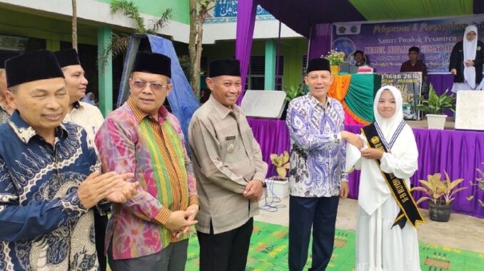 Perpisahan santri Pondok Pesantren Nurul Hidayah Simatorkis.