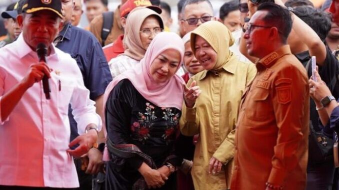 Presiden Joko Widodo memberikan santunan untuk ahli waris dan bantuan untuk rumah rusak berat, sedang dan ringan di Tanah Datar.
