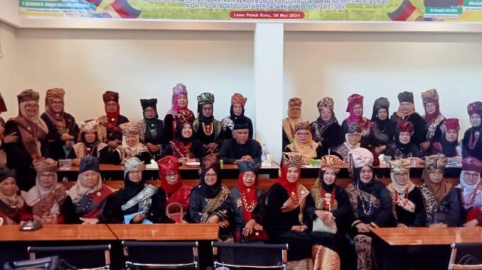 Seminar Peningkatan Kapasitas Bundo Kanduang.