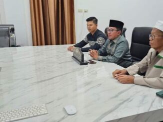 Bupati Eka Putra membuka acara Tabligh Akbar Kepalestinaan yang dilaksanakan secara online.