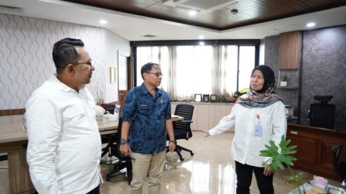 Bupati Eka Putra mengunjungi kantor Kemensos menyampaikan kondisi Tanah Datar pasca musibah banjir bandang.