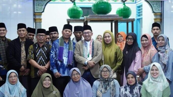 Bupati Eka Putra saat menghadiri wirid gabungan masyarakat Jorong Bukik Tamasu Nagari Balimbing.