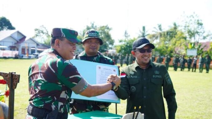 Danrem 032 Wirabraja menutup secara resmi TMMD Ke 120 yang dilaksanakan di Nagari Koto Tuo Kecamatan Sungai Tarab.
