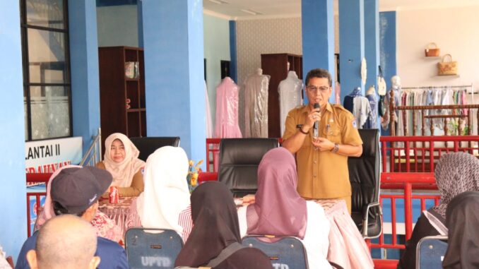 Ketua Dekranasda Kota Payakumbuh saat silaturahmi dengan pelaku UMKM Kota Payakumbuh.