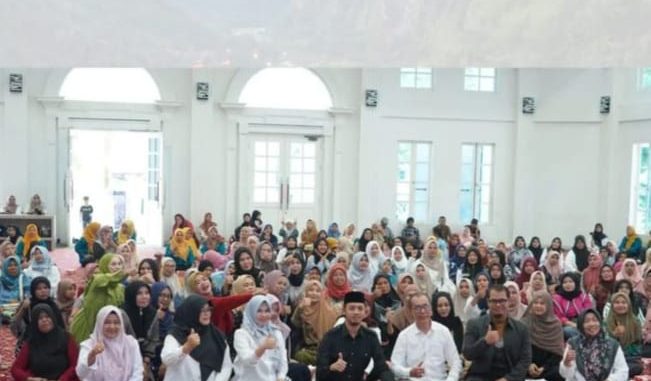 Kuliah umum Wako Bukittinggi Sekolah Keluarga Angkatan V dan Sekolah Lansia tahun 2024.