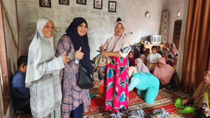 Nevi Zuairina saat bertemu pemilihnya di Pasaman Barat.