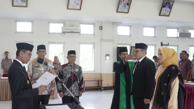 Pelantikan Kepala Disdukcapil oleh Bupati Safaruddin.