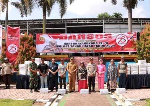 Polres Tanah Datar melaksanakan bansos dan baksos dalam rangka HUT Bhayangkara ke 78.