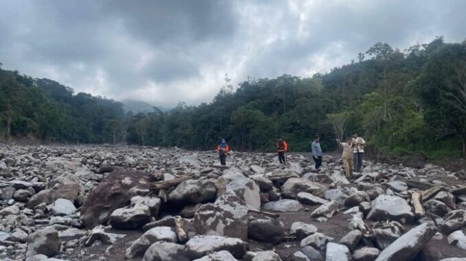 Survei pemasangan EWS di beberapa sungai yang berhulu di Gunung Marapi yang dilakukan BNPB.