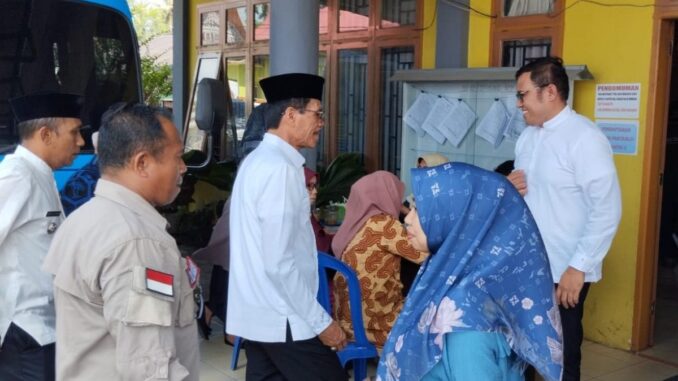 Bupati Safaruddin saat melaksanakan program BAJUMPO di Nagari Batu Payuang.
