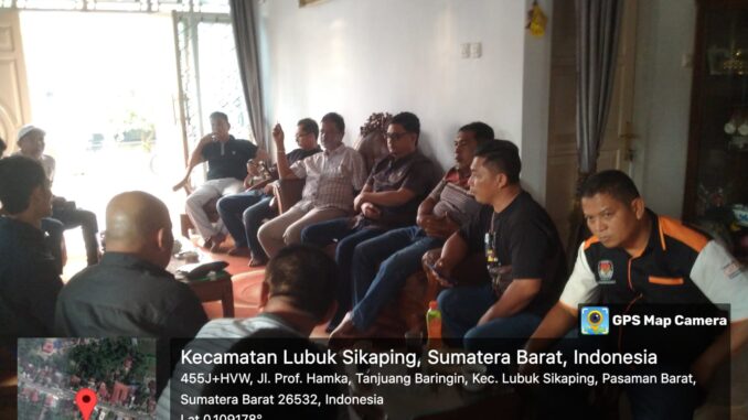 Desrizal,S,KM,M,Kes bersama awak media.