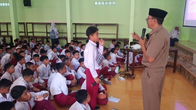 Diskominfo 50 Kota gelar sosialisasi Cerdas Bermedia Sosial di SMPN 1 Kecamatan Harau.
