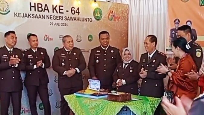 Kepala Kejaksaan Negeri Sawahlunto beserta jajaran dalam HBA ke 64 dan Hari Ulang Tahun IAD ke 24.