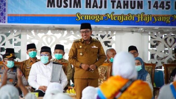 Kepulangan jemaah haji asal Tanah Datar disambut oleh Bupati dan Forkopinda Tanah Datar.