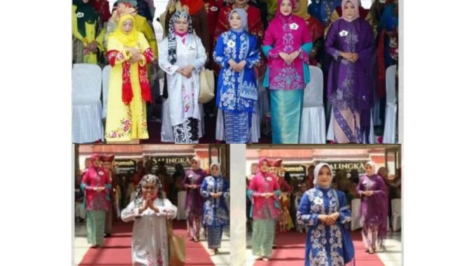 Lomba Fashion Show kebaya yang digelar Dekranasda Kota Bukittinggi untuk memperingati Hari Kebaya Nasional.