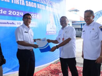 PJ Wako Payakumbuh saat pengukuhan Dewan Pengawas Perumda Air Minum Tirta Sago (PAMTIGO) Kota Payakumbuh.