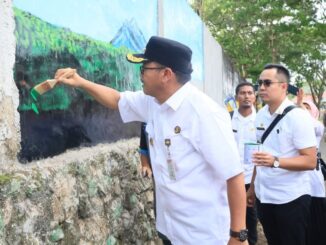 Pemko Payakumbuh gelar lomba mural untuk dua kategori dengan kanvasnya sekeliling pagar lapangan pacu kuda Kubu Gadang.