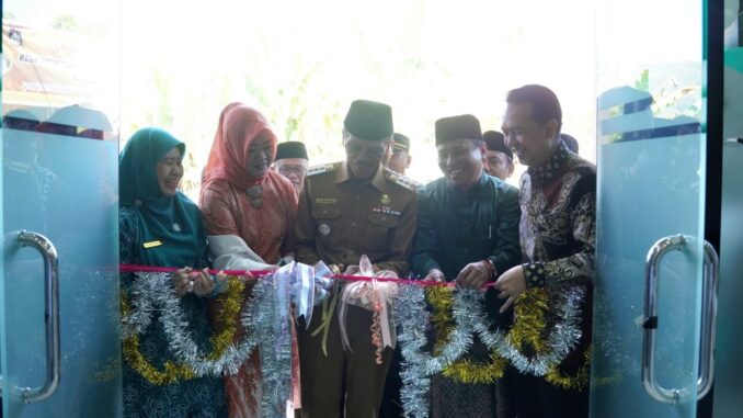 Peresmian gedung baru kantor Wali Nagari Durian Gadang oleh Bupati Safaruddin.