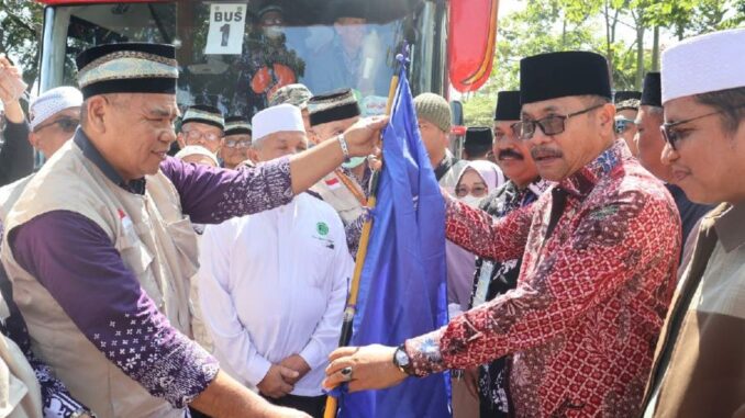 Pj. Wali Kota Payakumbuh menyambut hangat kedatangan Jamaah Haji Kloter X.