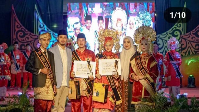 Walikota Bukittinggi bersama Bujang Jo Gadih Bukittinggi 2024.