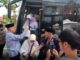 Wawako Marfendi sambut Jemaah Haji Kloter 11 yang tiba di Bukittinggi.