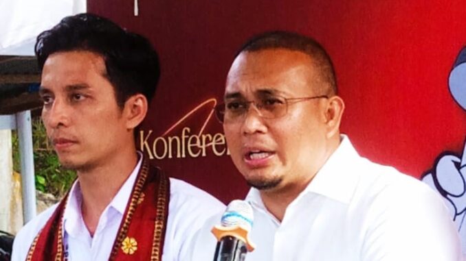 Calon Wali Kota Sawahlunto, Riyanda Putra dan Ketua DPD Partai Gerindra Sumatera Barat, Andre Rosiade.