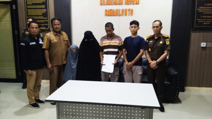 Kepala Kejaksaan Negeri Sawahlunto Andarias D'Orney, Roni Hendro Susilo beserta Keluarga, Adri Yusman dan Jeki R.