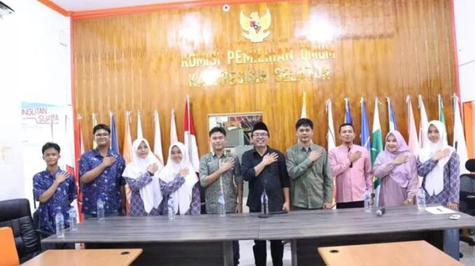 Kunjungan siswa SMAN 3 Painan ke KPUD Pessel.